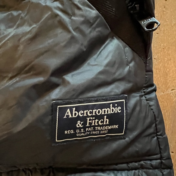 Abercrombie & Fitch vest (S) - Picture 2 of 3